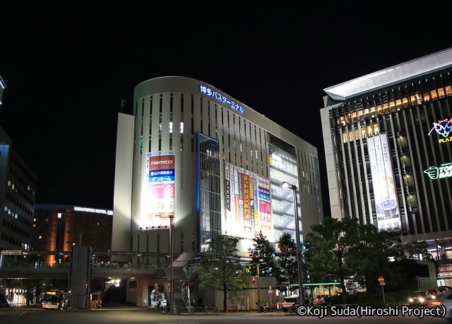 夜の博多バスターミナル