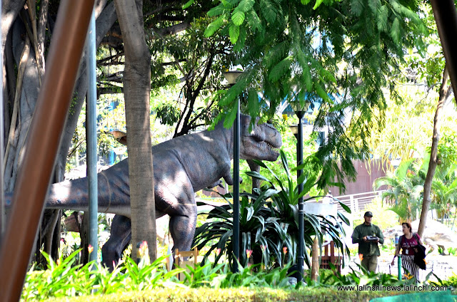 Dinosaurio Rex Vive en el malecón de Guayaquil Ecuador