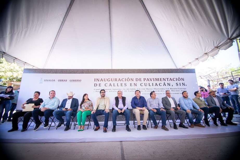 Rubén Rocha y Juan de Dios Gámez Mendívil inauguran simultáneamente cinco calles pavimentadas
