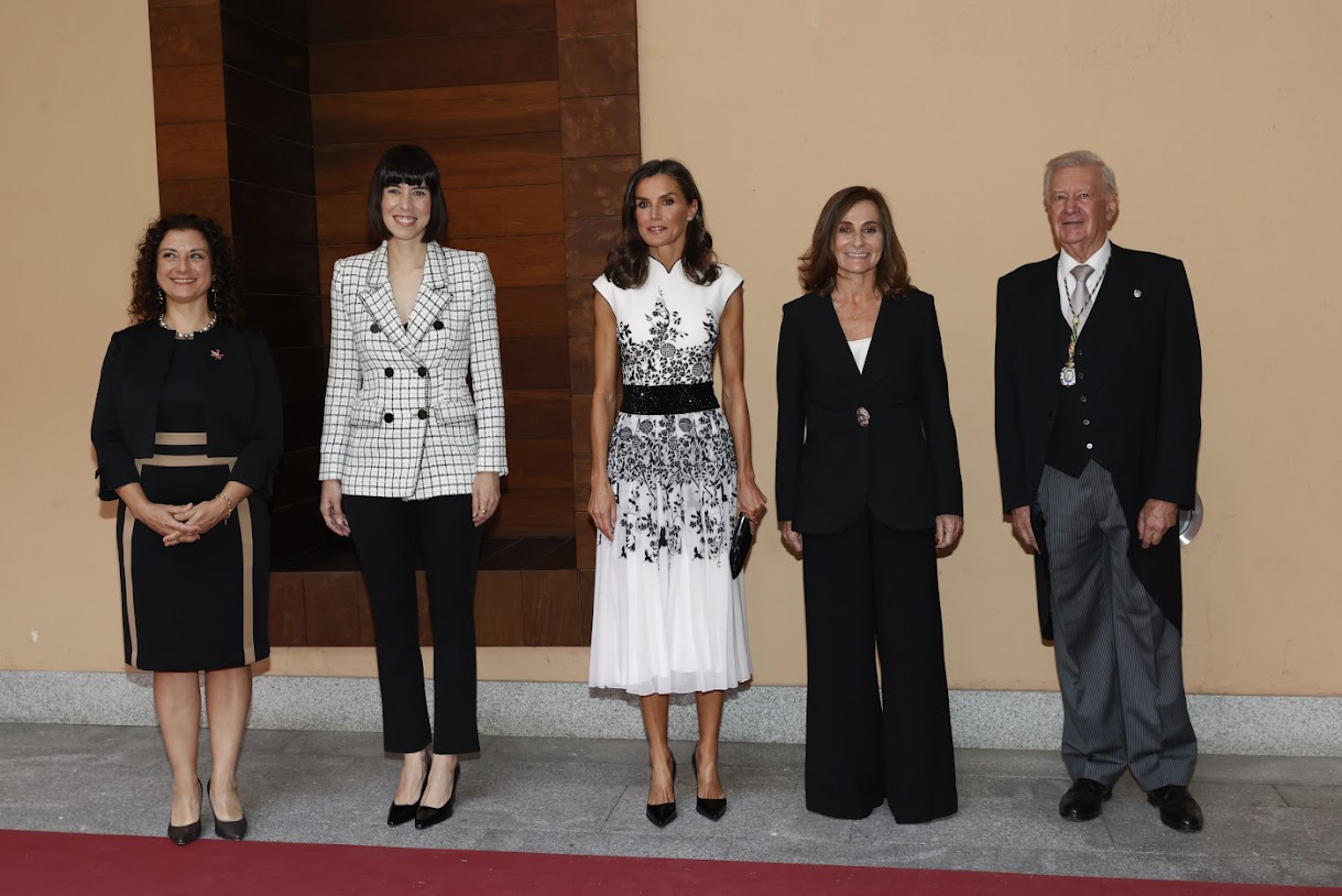 A successful ex-journalist, Queen Letizia was looking proud during the event to watch two brilliant women academics taking the charge of the offic