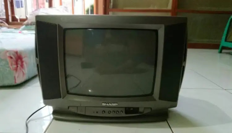 TV Sharp nyala sebentar lalu mati standby
