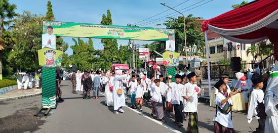 Berita Kirab Santri Sarungan