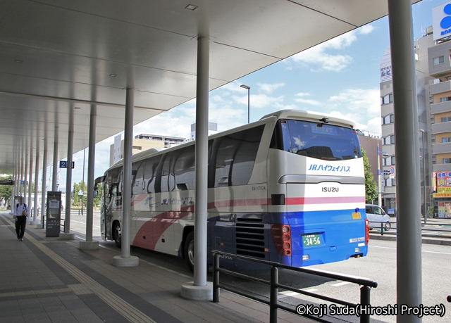 西日本JRバス「高松エクスプレス京都8号」　641-17934　高松駅高速バスターミナルにて_02