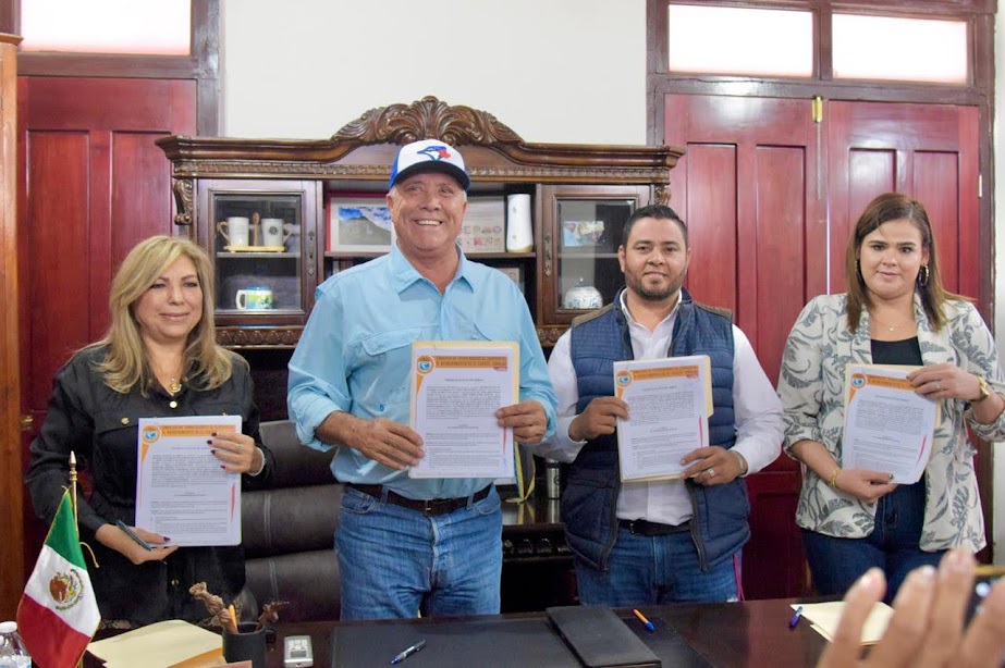 Gobierno de El Fuerte y Sindicato de Trabajadores del H. Ayuntamiento firman nuevo contrato colectivo de trabajo