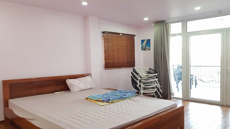 Lake – view 3 bedroom triplex apartment with big balcony in Nhat Chieu street, Tay Ho district for rent