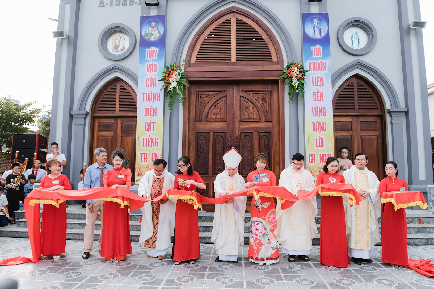 Thánh lễ tạ ơn khánh thành và làm phép nhà thờ giáo họ Cao Bang ...