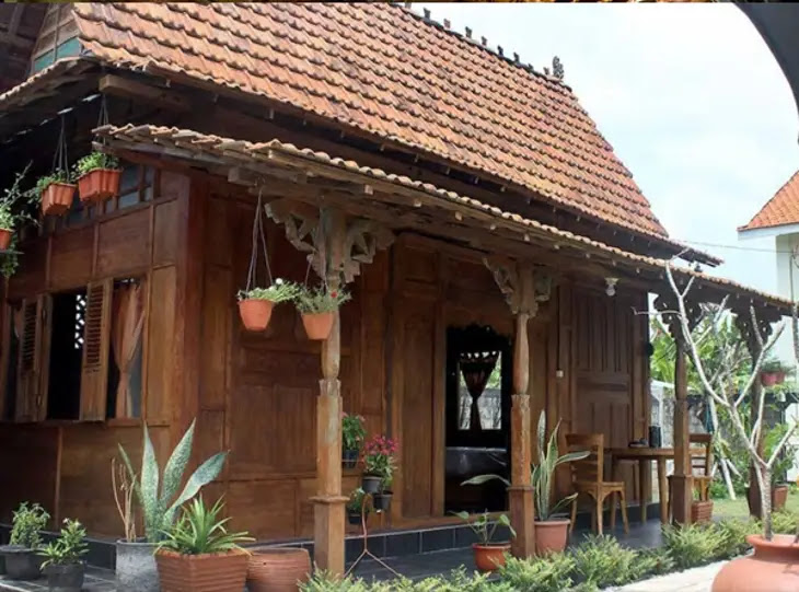 Teras Rumah Kampung Jawa Pedesaan