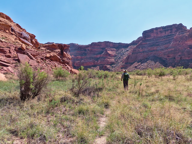 Hiking the unnamed bottom