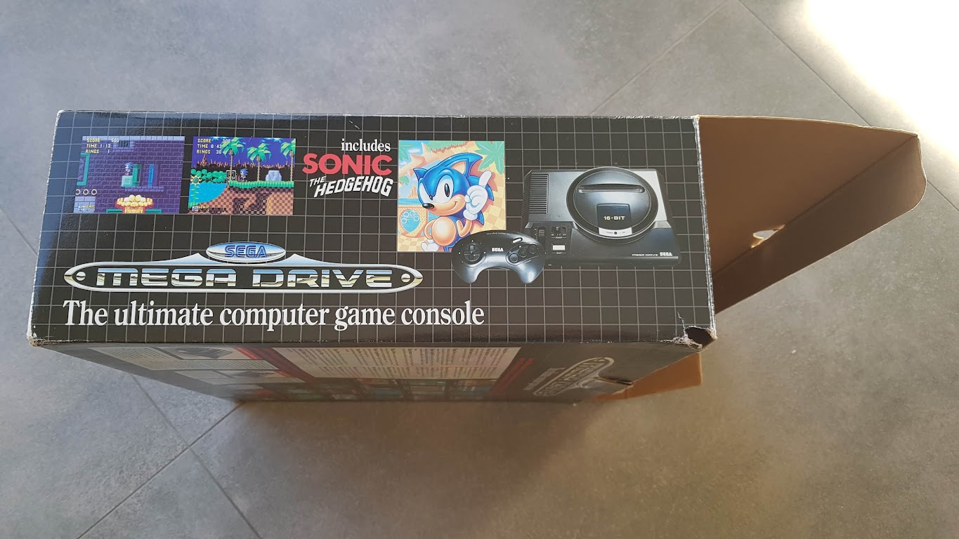 [ESTIM] Megadrive en boite + Sonic en boite avec poster AL9nZEXqsztF9dDqJTRF-somgeIItqVdrHBew8kl9tyGC9tx_87TBwVAJuyl7Zx9zGq2z3HSHynRV2pwYVcp7D_4lry19qmo_ZzbnrP00dLxgKtPrY-H9IL1EgIu9OGIMokVqdZkq8dyyYPbtXYo1RiIN3RhfQ=w1365-h768-no?authuser=0