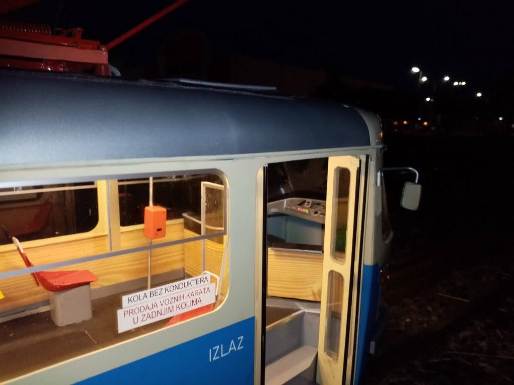 Češki tramvaj u M 1:6 AM-JKLU6--kgebLdRVPM0DO3TkRHfTJaBat1PT5jIkB6PgzYY-xCQWCjhp8qjxva_zy6-4oa3_bqqtf2ipRPkRckIkvwldXfvIUi6i4VKh-Ms85cVDCbfOGB7suyVUZ4EZKLxKslxW9AaHzYW0xS3nbv4RfdbQ=w1024-h768-no?authuser=0