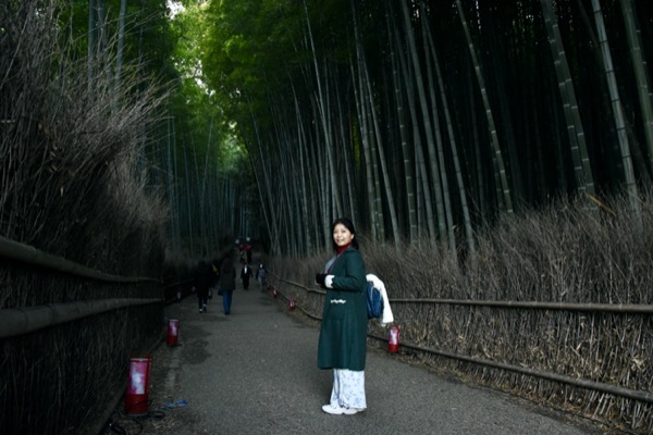 竹林の散策路も明るいうちは人が少ない