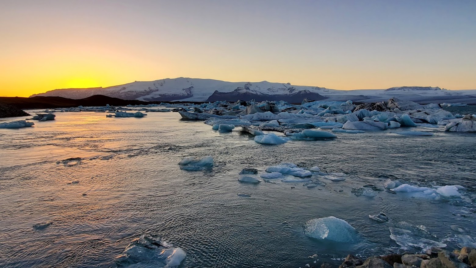 Glaciers and Diamond Beach: In the southeast coast of Iceland you can find the famous Jökulsárlón Glacier Lagoon, a glacier water lagoon filled with the meltwater and icebergs that have broken off from Breiðamerkurjökull, a tongue of Europe’s glacier, Vatnajökull. We arrived for sunset.