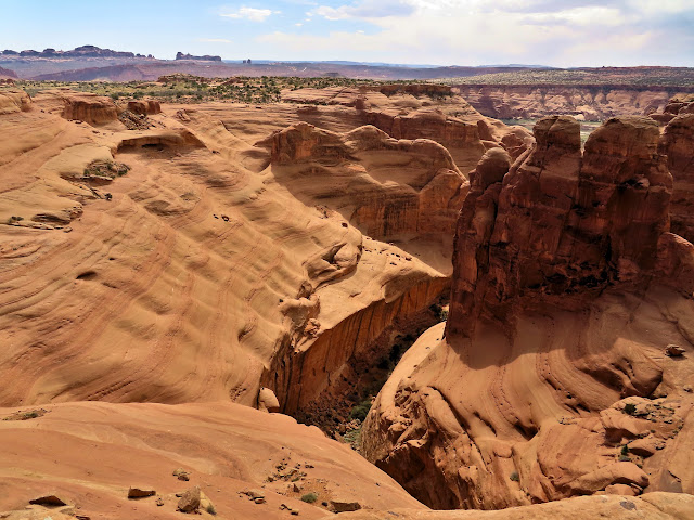 Above a side canyon of Salt Wash