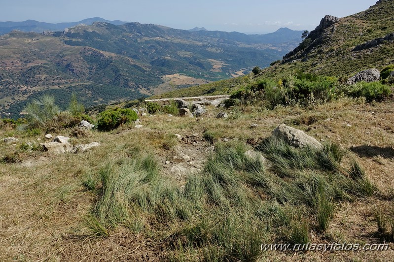 Subida al Martín Gil y Crestería de Sierra Blanquilla