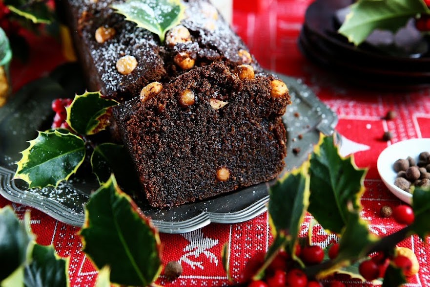 Quick Gingerbread Loaf with Hazelnuts