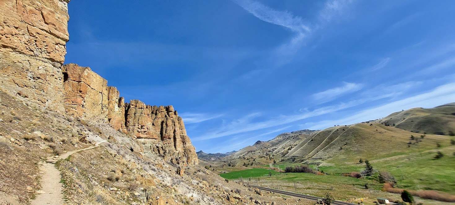 Visiting the Clarno Unit and Sheep Rock Unit - these are the famous Palisades of the Clarno Unit