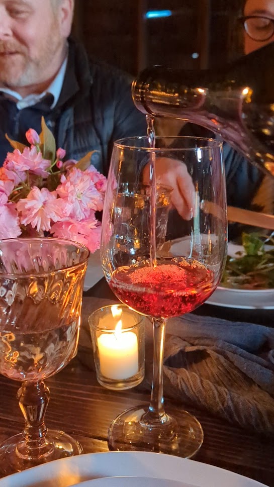 Pink Moon Dinner with Tournant took place at the winery Dominio IV in Carlton, inside their historic and renovated red barn