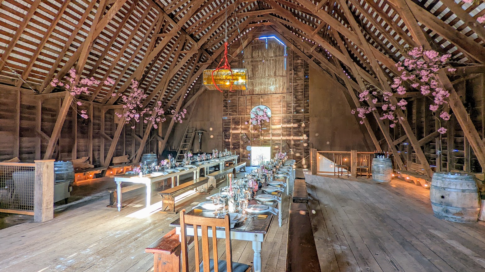 Pink Moon Dinner with Tournant took place at the winery Dominio IV in Carlton, inside their historic and renovated red barn