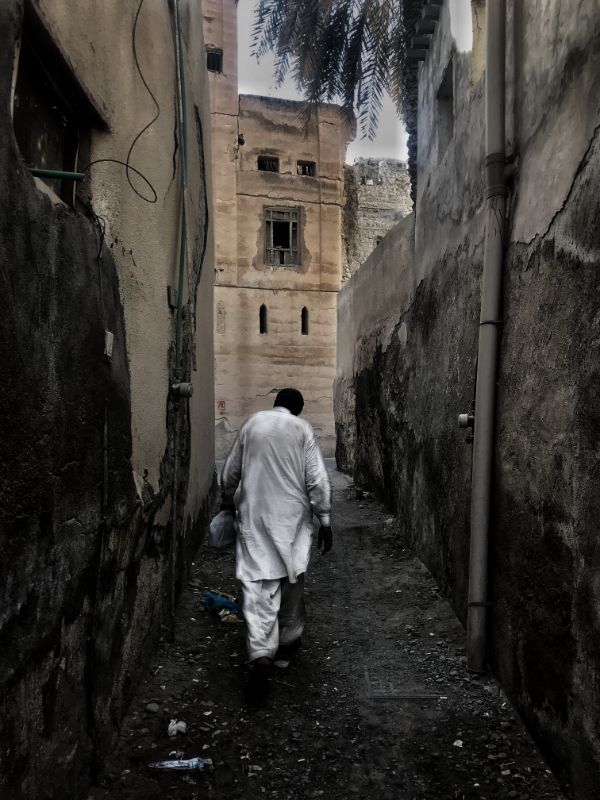 In Nizwa's dark alleys 