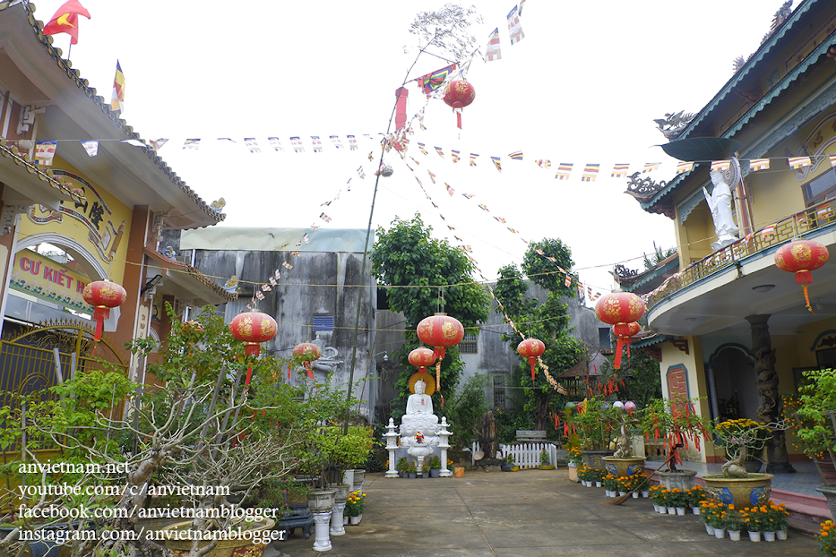 Du lịch tâm linh Bình Định: trang trí Tết Nhâm Dần 2022 ở chùa Long Sơn, phường Bồng Sơn, thị xã Hoài Nhơn