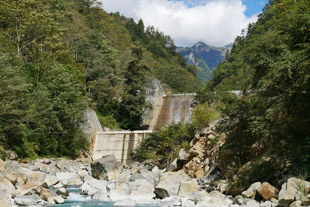 黒部峡谷 附 猿飛ならびに奥鐘山