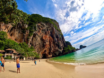 Impressing limestone cliffs at Railay Beach