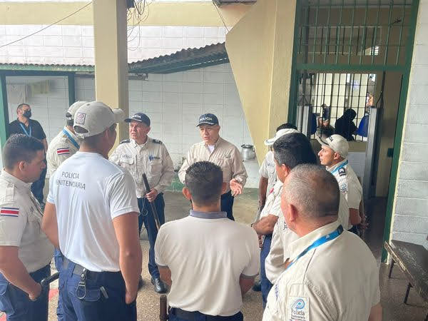 EL MINISTRO DE JUSTICIA Y PAZ, GERALD CAMPOS VISITÓ ESTE DOMINGO EL CAI NELSON MANDELA EN LA ZONA NORTE DEL PAÍS.