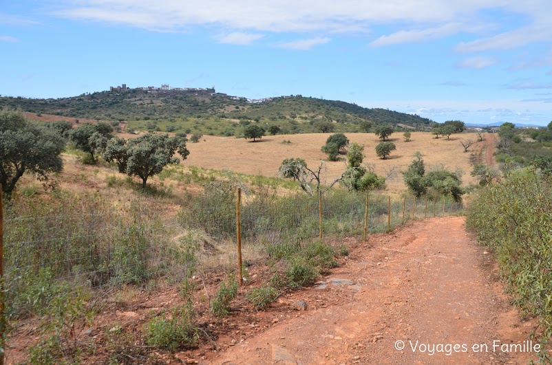 Monsaraz, monument hommage aux chanteurs de l'Alentejo