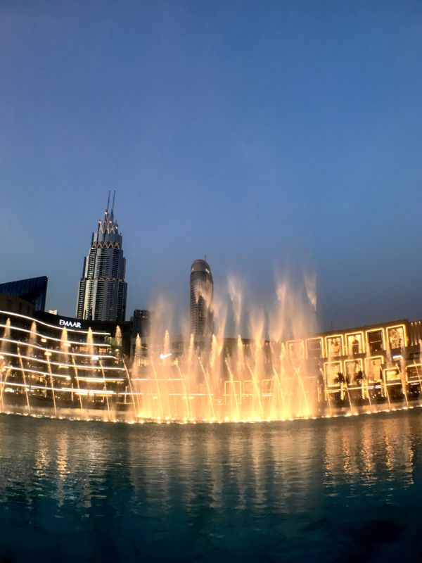 Dubai Mall fountain show