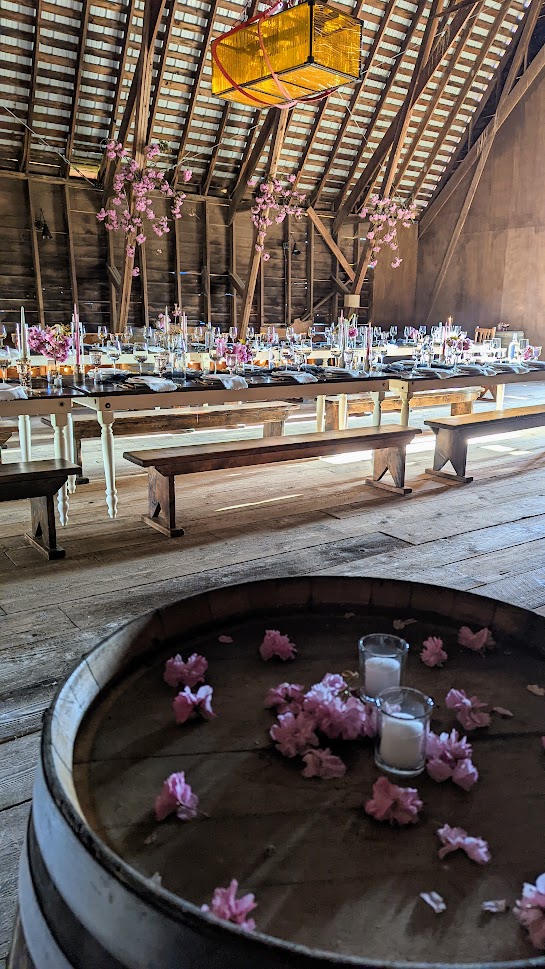 Pink Moon Dinner with Tournant took place at the winery Dominio IV in Carlton, inside their historic and renovated red barn