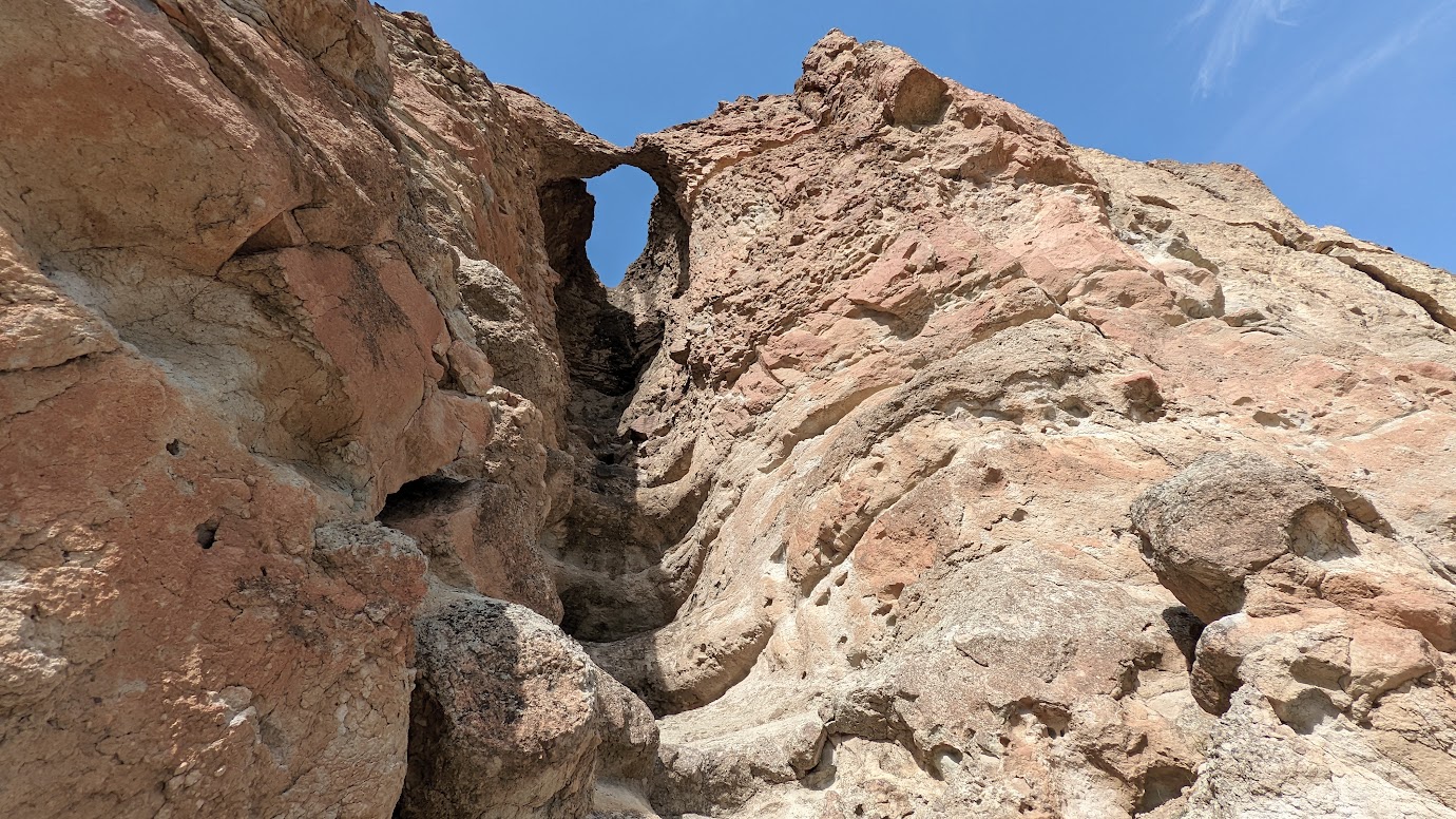 Visiting the Clarno Unit and Sheep Rock Unit - these are the famous Palisades of the Clarno Unit