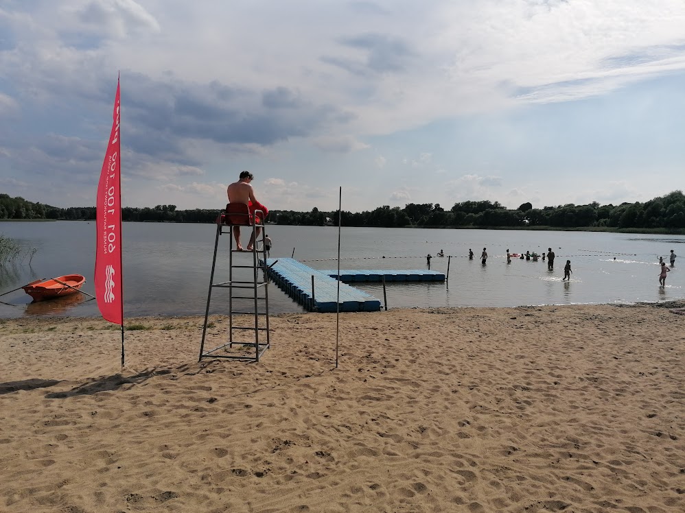 Plaża Steklno: Hier sind (Nicht-) Schwimmer in Sicherheit. Rettungsschwimmer passen gut auf. Foto: Andreas Schwarze (asc)