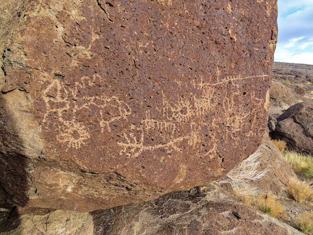 Crystal Wash petroglyphs