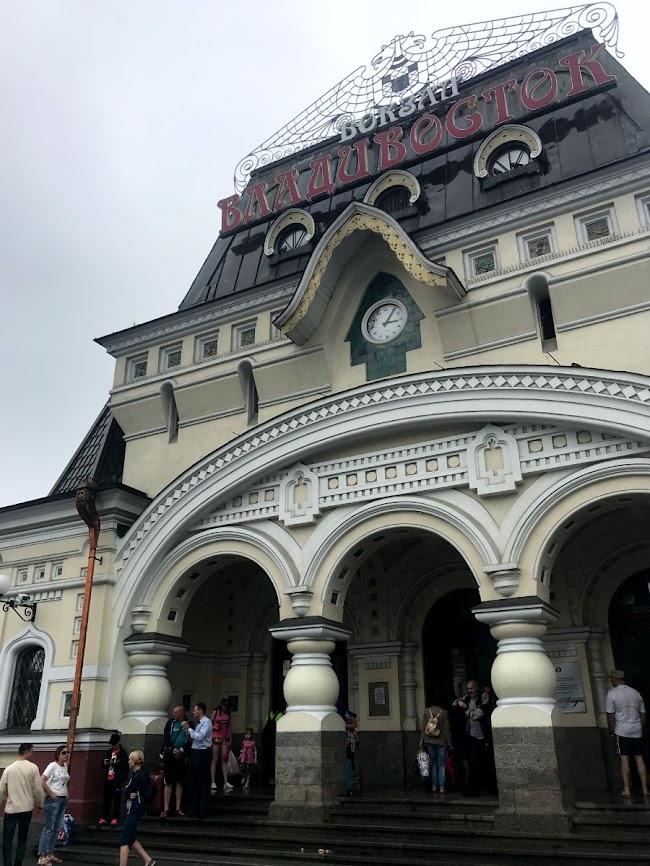 vladivostok train station main entrance