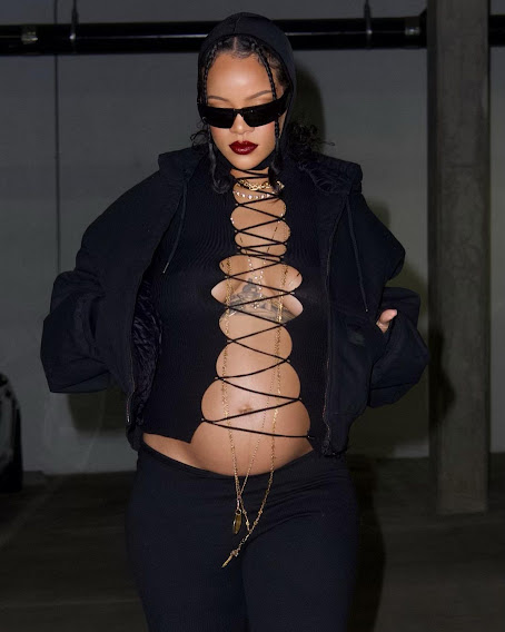 Rihanna Shares Another Look at Her Baby Bump Following Pregnancy Announcement