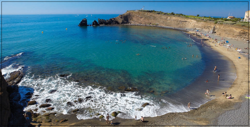 Cap d'Agde, onde o nudismo é obrigatório