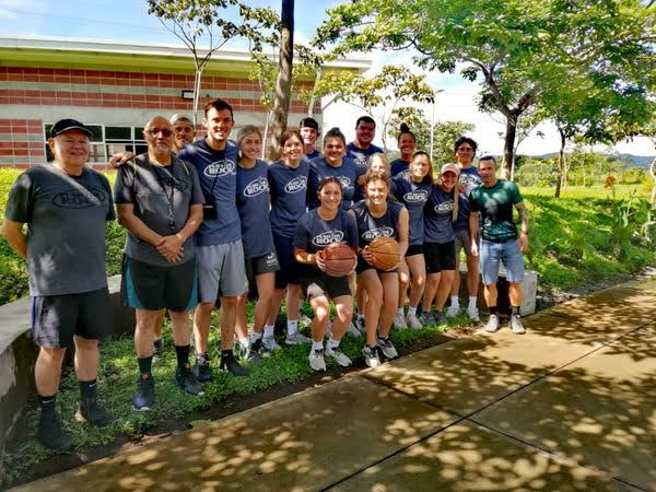 PARTIDO DE BASKETBALL EN LA UNIDAD DE ATENCIÓN INTEGRAL (UAI) REINALDO VILLALOBOS