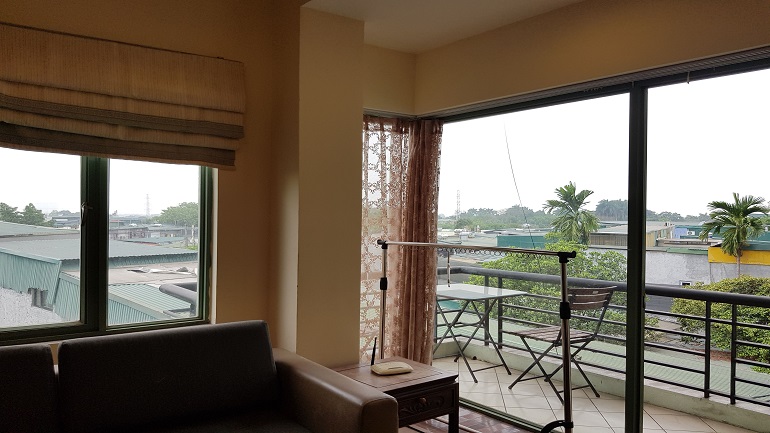 Spacious one bedroom apartment with balcony in Au Co street, Tay Ho district for rent