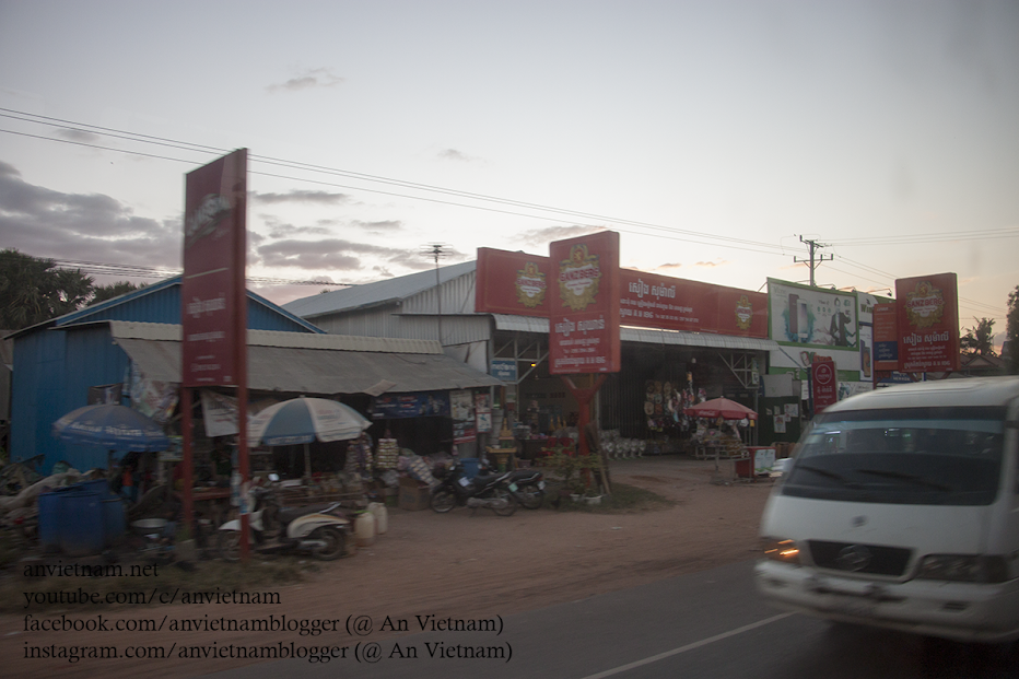 Cảnh trên đường từ Phnom Penh đi Siem Reap