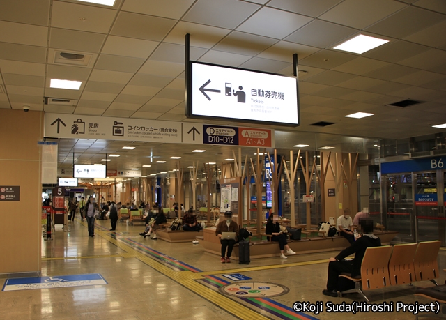 バスタ新宿　待合室