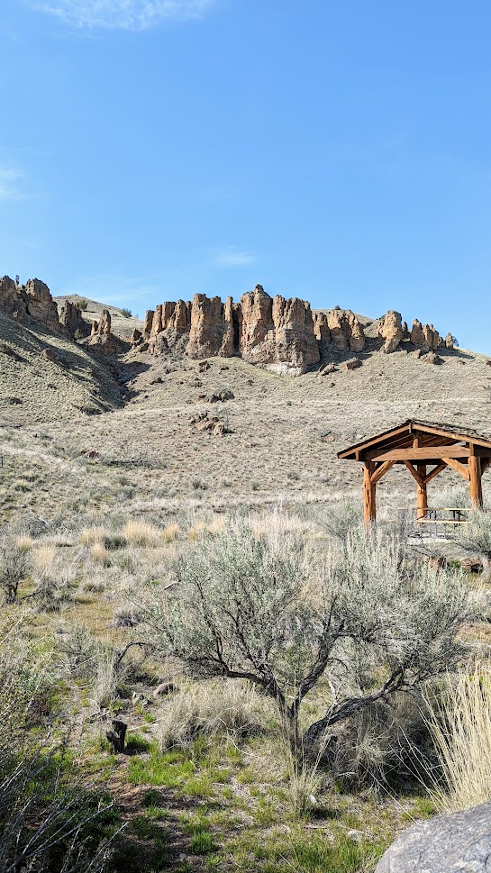 Visiting the Clarno Unit and Sheep Rock Unit - these are the famous Palisades of the Clarno Unit