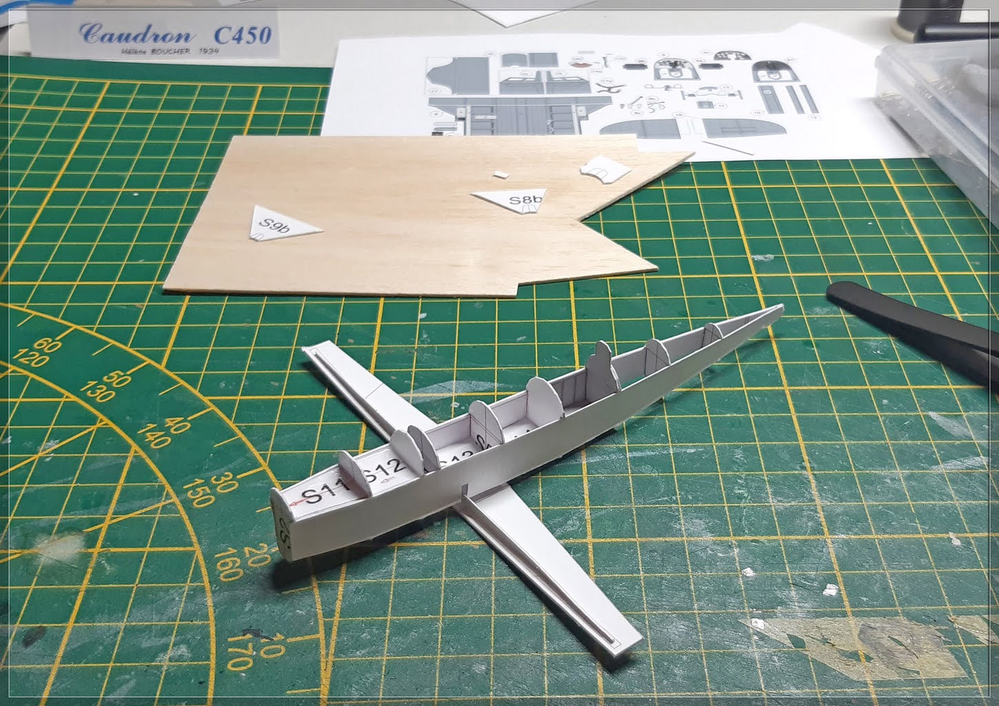 Caudron C450 - 1/48 -  criquet-aero AM-JKLWLJ6s20nJmTBBzvDC1JexpDw8CT-mKfxYrhD6j0JCfHHuMYCWbaRWx9iH8H_u-8104S9Vnfy_dyDIQ-zzC0p31T7eebT_uyqajZhNsm-vMuhKNTGGg6fCfdc2Bn_PHrSQqqBDeYFz1s7RmisfwJHJW=w1449-h1024-no?authuser=3