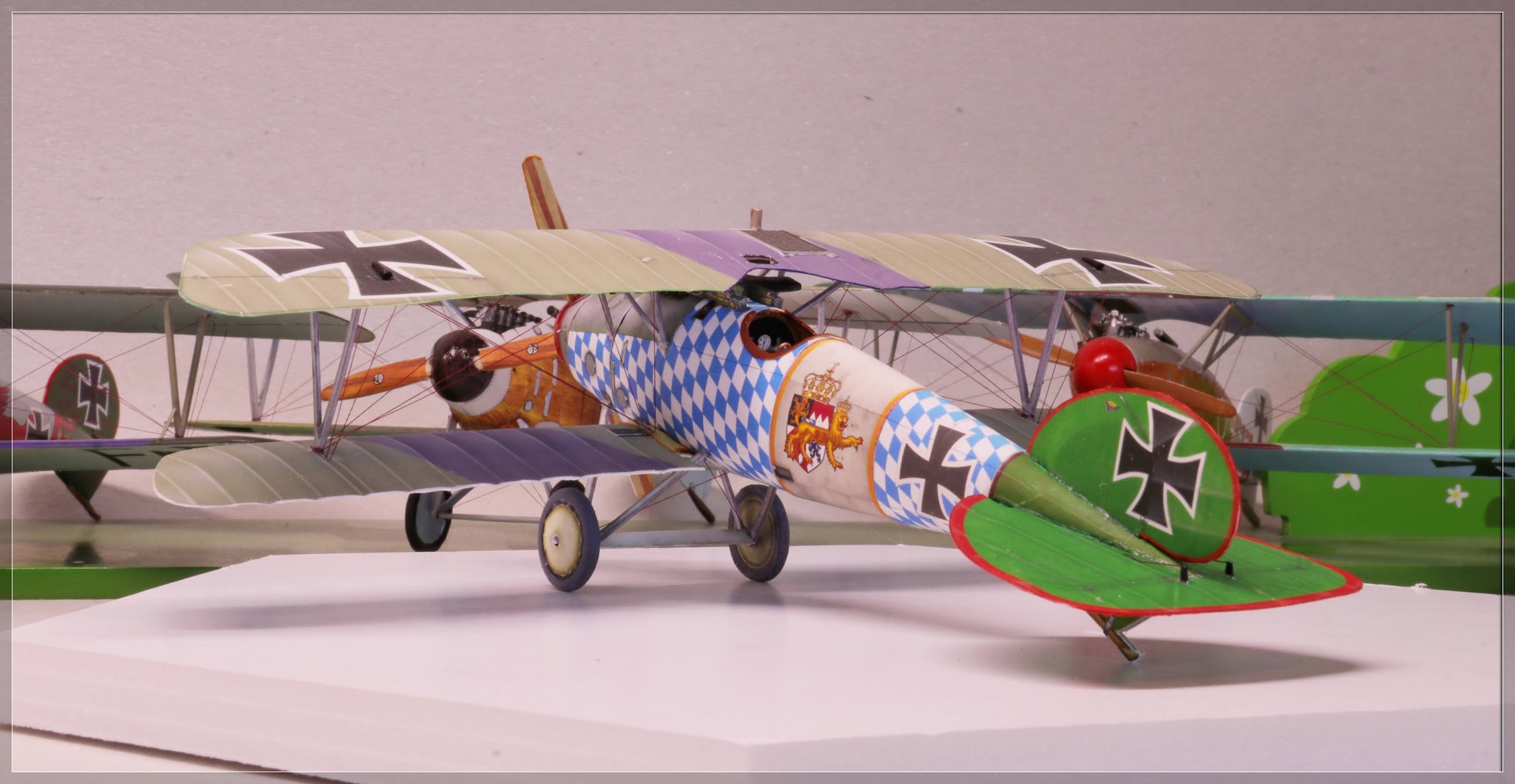 [?] Albatros D.Va  Jasta5   Kurt Wolff  (papier)  1/48 AM-JKLWOn7VOWKGVPXjuOEMeRAUafYuCSYgoxVGJ-WAtRTaH0J7e1-In1itXr2ON88oj83_5olav6ycknuxiNfbWQr8xTVeOJBrJqG9ZmyQFg5qrgNF9Uv31SihQwoHVc4rSToQpyY8_qYR6EyFdrqxCokg9nA=w2506-h1297-no?authuser=0