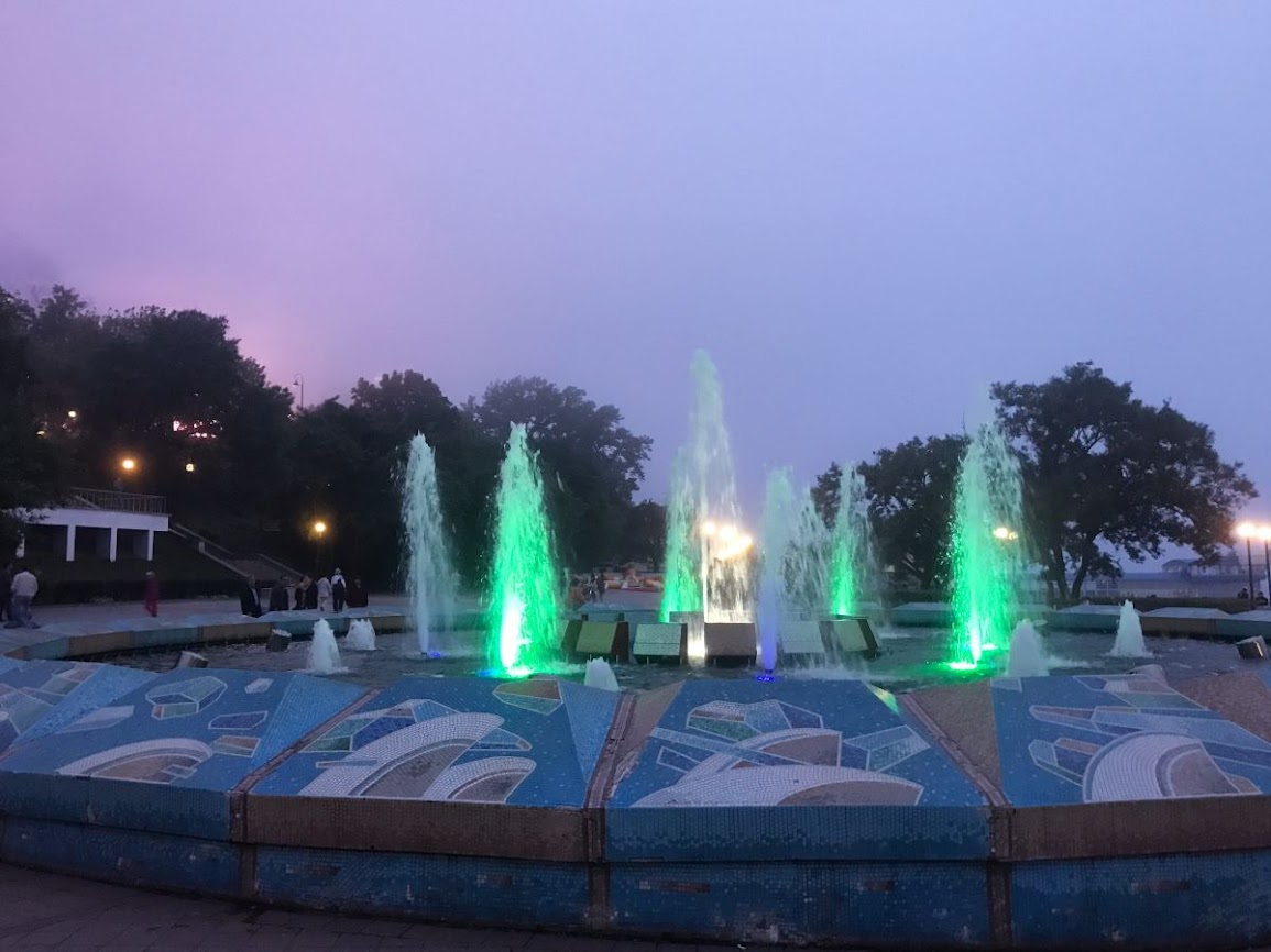 Fountain in Admiral Fokin street at night what to see in vladivostok 