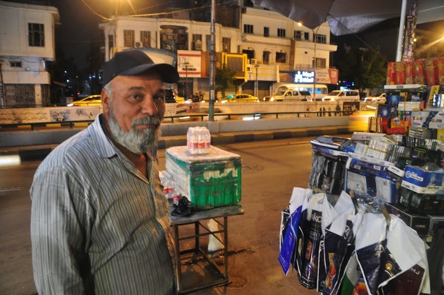 μικροπωλητής σε δρόμο της βαγδάτης