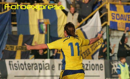 HELLAS VERONA-PRO SESTO: Tutte le immagini della gara d'andata che segnò l'impennata d'orgoglio dei gialloblù. Parlano GIRARDI, BERGAMELLI e PUGLIESE