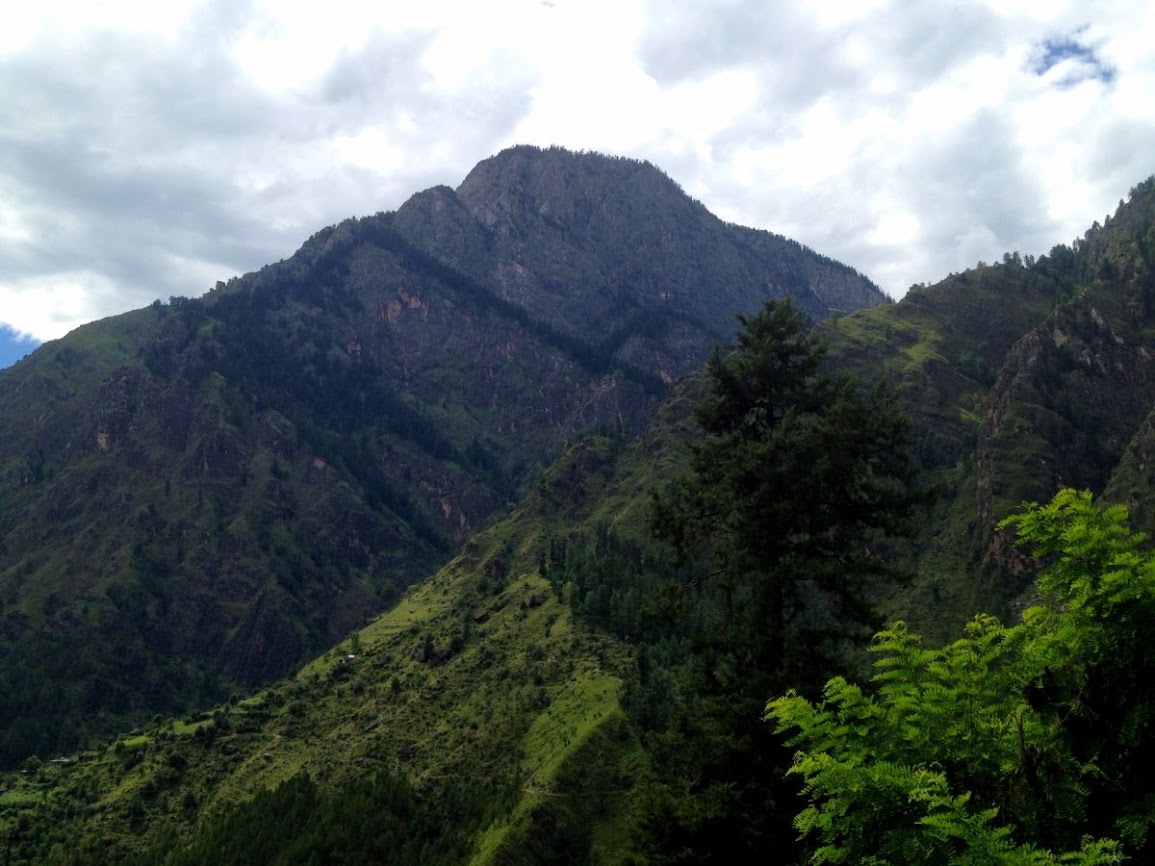 view of lush himalayan peaks in himachal pradesh