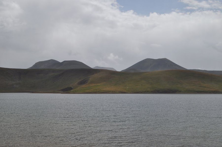 view of Azhdahak locano from akna lake