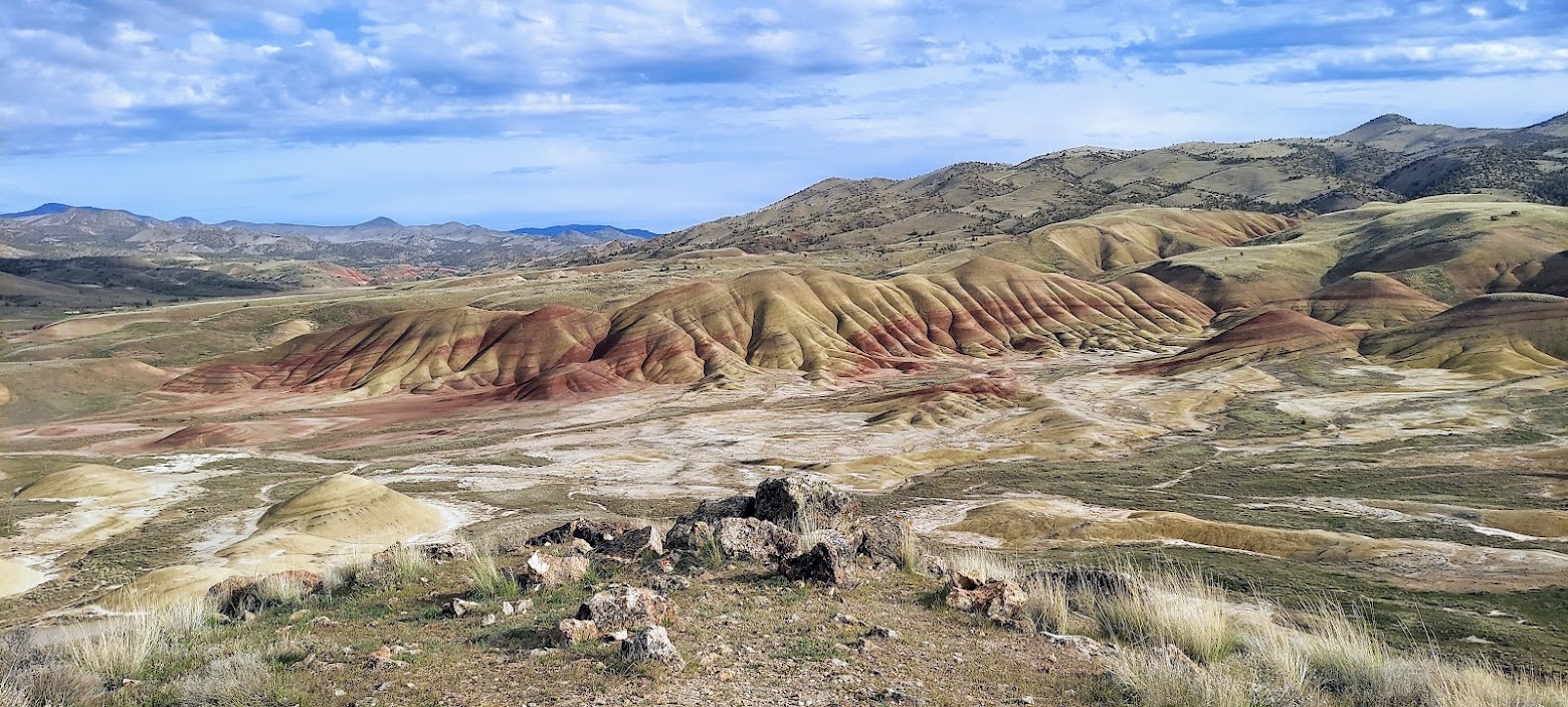 Guide to Visiting the Painted Hills - example view from The Carroll Rim Trail