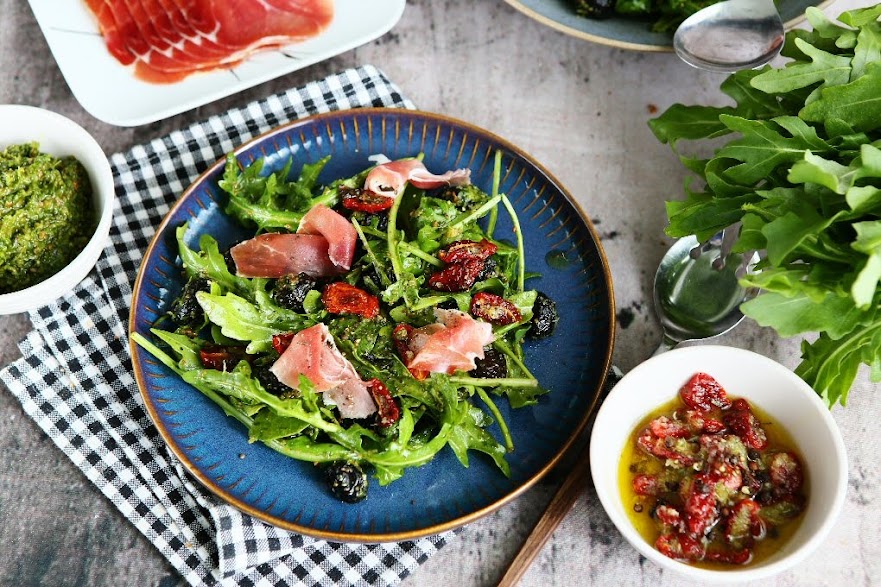 Arugula Salad with Serrano Ham and Dried Tomatoes